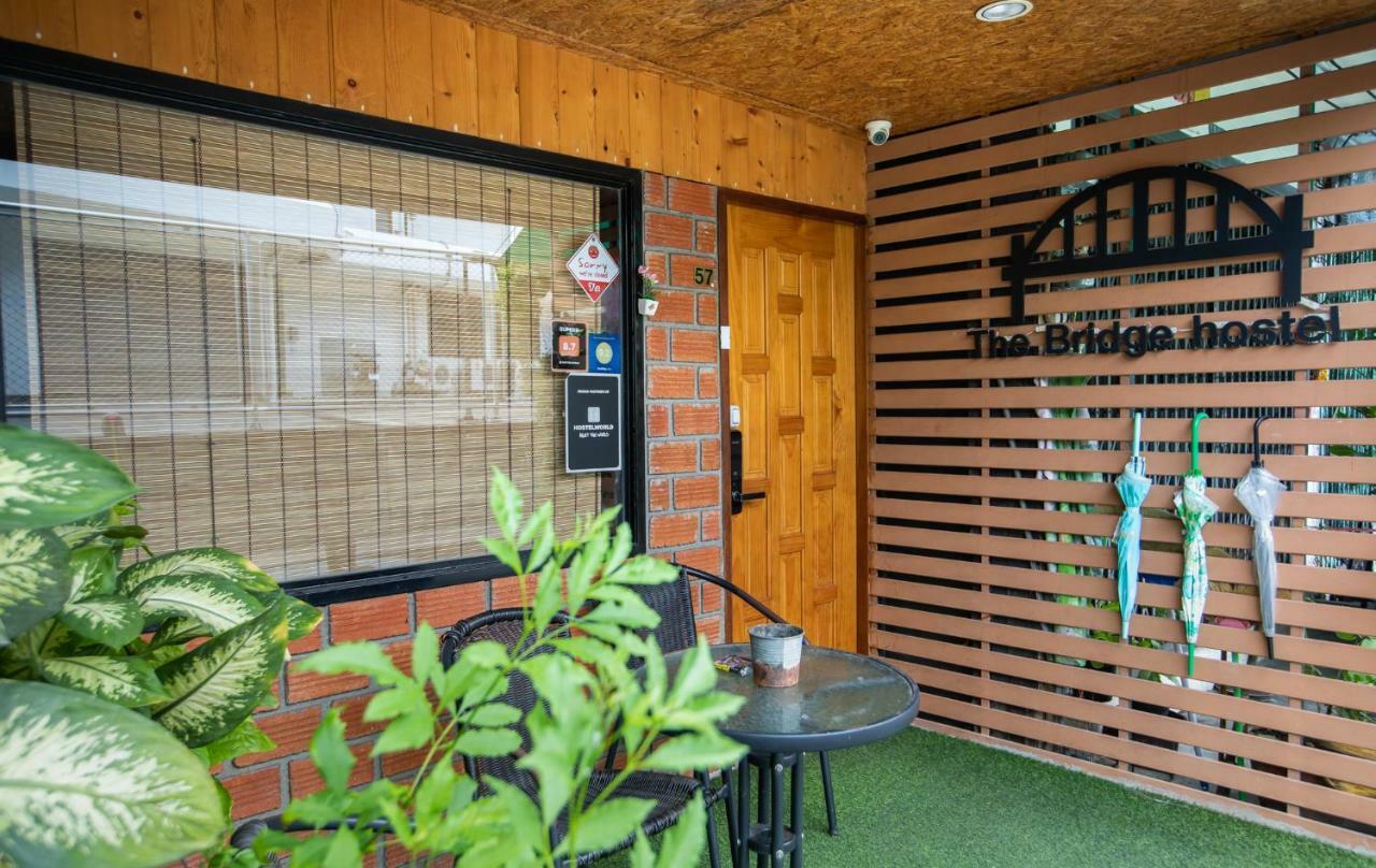 The Bridge Hostel Bangkok Esterno foto