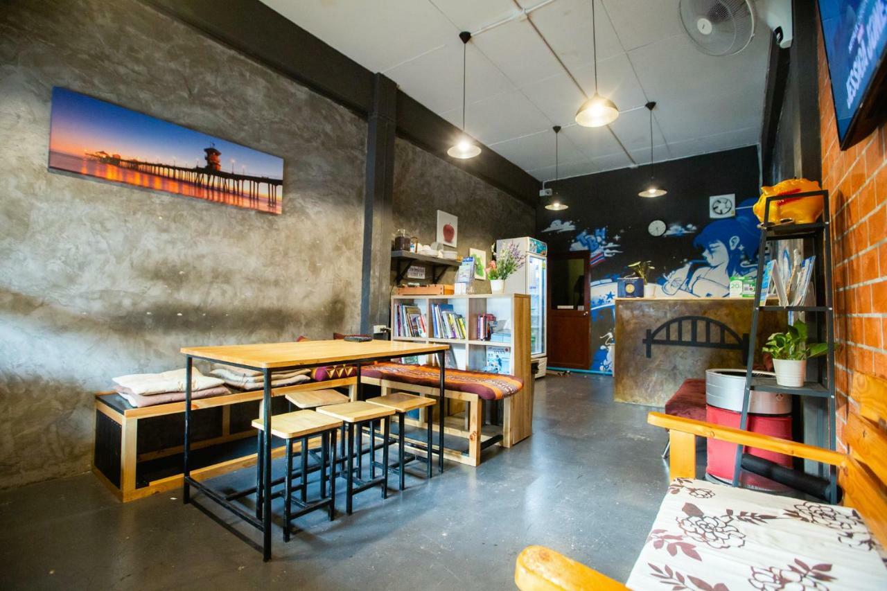 The Bridge Hostel Bangkok Esterno foto